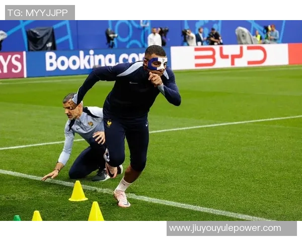 姆巴佩现场观战非洲杯却见阿什拉夫替补未上场令人失望 姆巴佩现场观战非洲杯却见阿什拉夫替补未上场令人失望