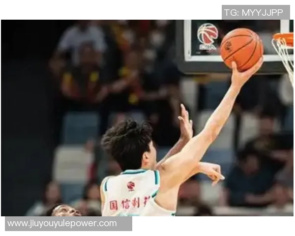 小卡季前赛首次下半场亮相表现平平拿到15分2板2助1帽展现潜力