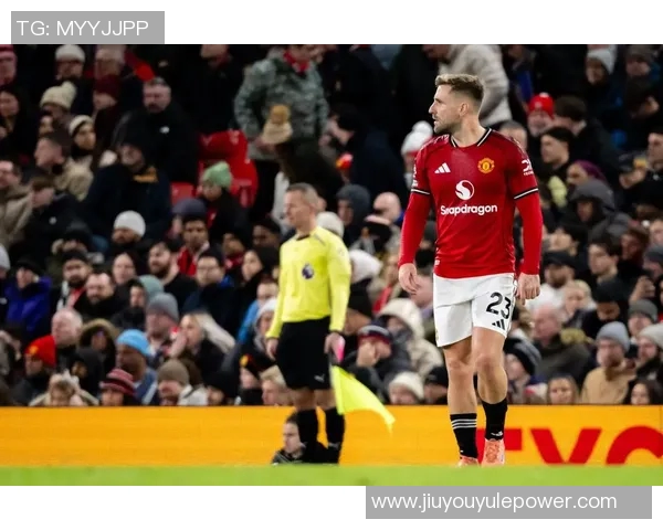 斯科尔斯批评阿莫林对梅努的处理呼吁其尽快离开俱乐部 斯科尔斯批评阿莫林对梅努的处理呼吁其尽快离开俱乐部