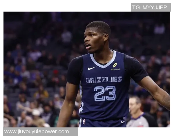 灰熊记者怒斥追梦在场上犯规后毫无悔意的行为令人失望 灰熊记者怒斥追梦在场上犯规后毫无悔意的行为令人失望